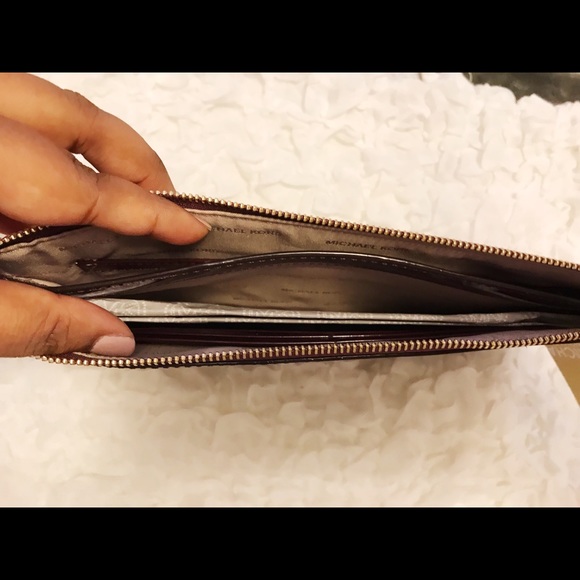 Michael Kors Wrislet - Picture 3 of 5